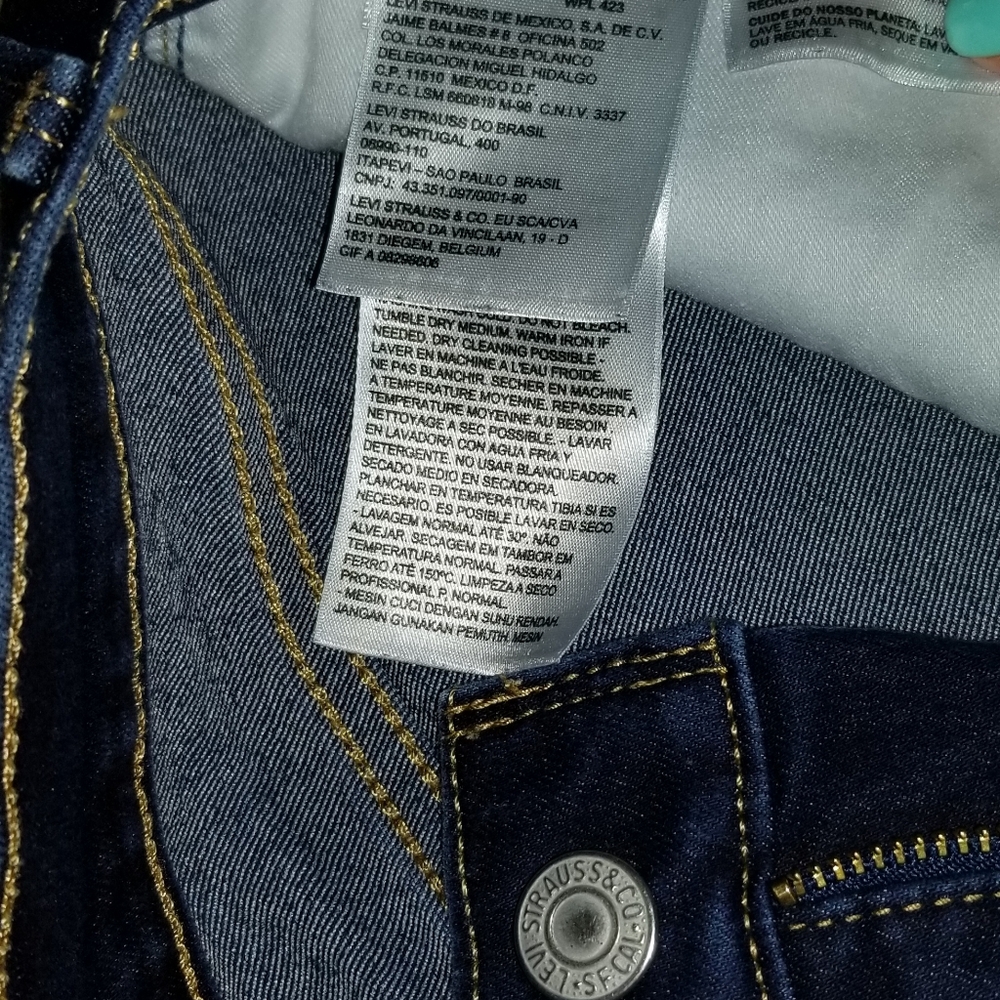 🆕️🆕️ NWOT LEVI'S SHAPING BOOTCUT JEAN'S 🦋 - Picture 6 of 6